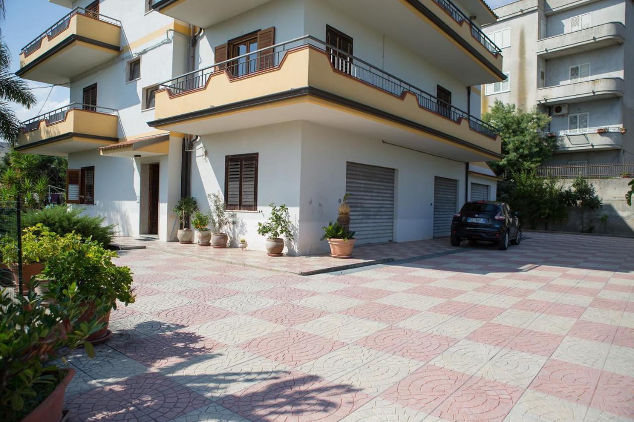 Appartamenti Giusi Con Giardino O Veranda Madonna della Catena Extérieur photo