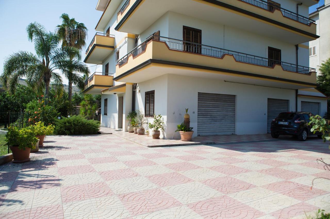 Appartamenti Giusi Con Giardino O Veranda Madonna della Catena Extérieur photo
